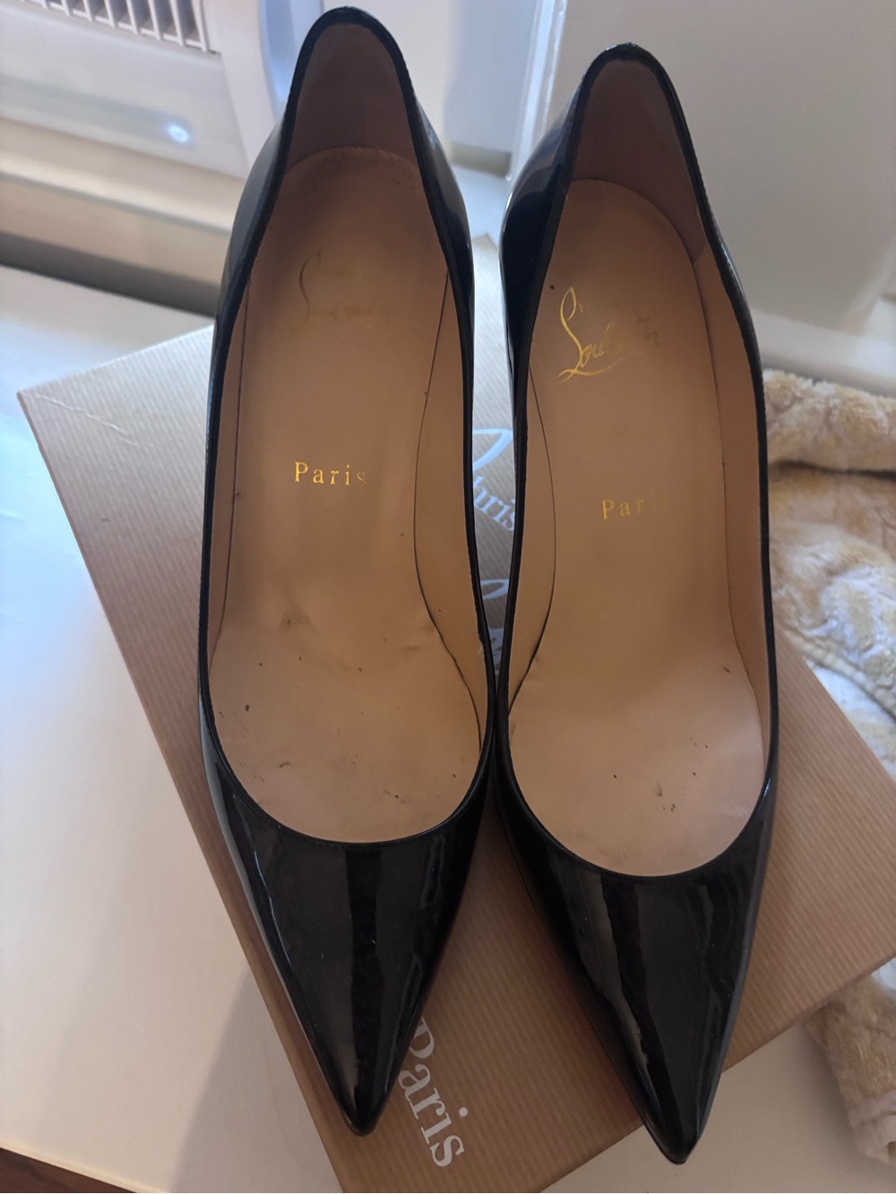 Christian Louboutin Katie Black Patent leather Pointed-Toe Pumps Sz 37.5